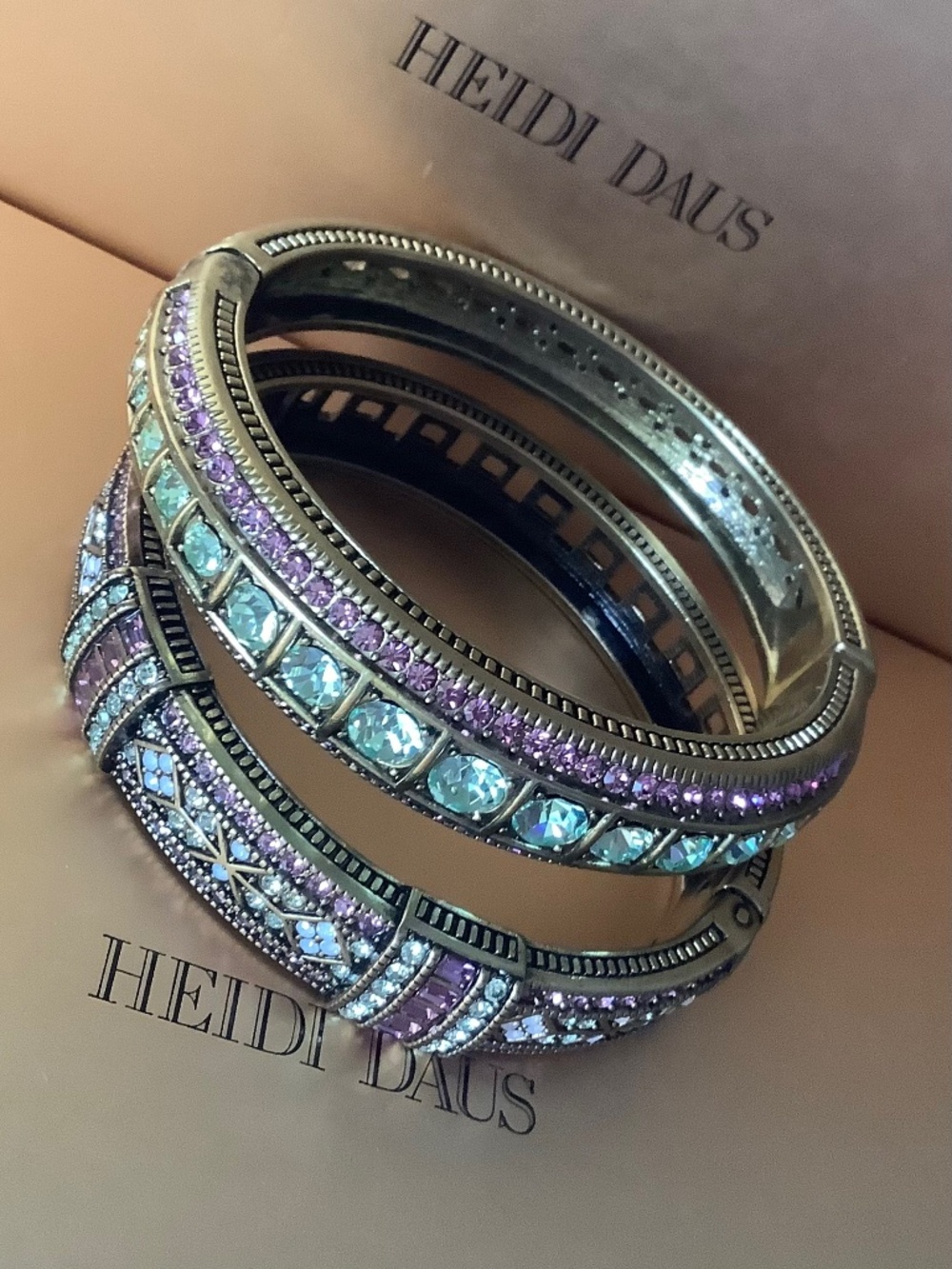 HEIDI DAUS Everyday Elegance Crystal Hinged Bangle Bracelet Set Chrysolite SZ M